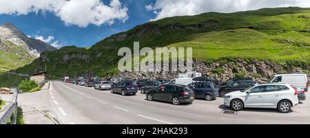 Blockabfertigung an der Großglockner Hochalpenstraße (Großglockner Straße) wegen Übertourismus im Sommer, Großgockner, Österreich Stockfoto