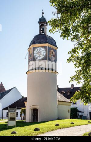 Schöne mittelalterliche Höfe von Schloss Burghausen in Bayern, Deutschland Stockfoto