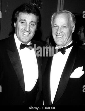 Phil Esposito Gordie Howe 1981 Foto von John Barrett/PHOTOlink Stockfoto