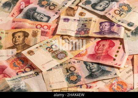 Die Zusammensetzung der Chinesischen Renminbi Yuan RMB. Die Währung. Yuan CNY Banknoten bietet große Möglichkeiten für die Illustration von Themen als Geschäft verwendet werden, Stockfoto