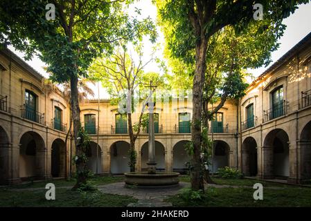 Rio de Janeiro, Brasilien - 11. August 2018: Blick auf den Garten im Inneren des Mosteiro de Sao Bento, eines der ältesten Klöster in Rio. Stockfoto