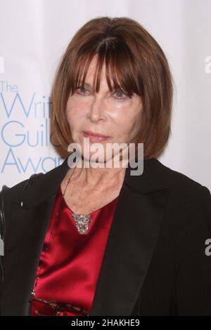 Lee Grant nimmt am 5. Februar 2011 an den Annual Writers Guild Awards 63rd im AXA Equitable Center in New York City Teil. Foto: Henry McGee/MediaPunch Stockfoto