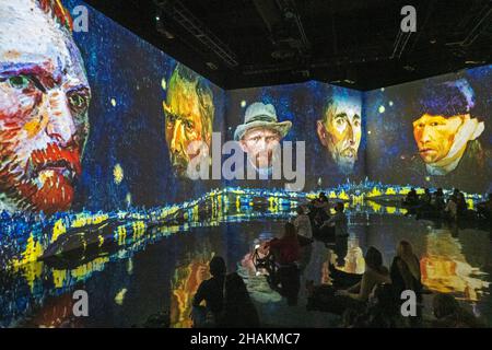 Van Gogh Selbstporträts in der immersiven Van Gogh-Ausstellung in Scottsdale, AZ. Stockfoto