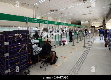 Das Innere des Generalpostamtes von Hongkong. Stockfoto