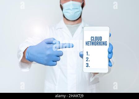 Handschrift Text Cloud Networking. Business-Ansatz ist der Begriff beschreibt den Zugriff auf Netzwerkressourcen Research Scientist Presenting New Smartphone Stockfoto