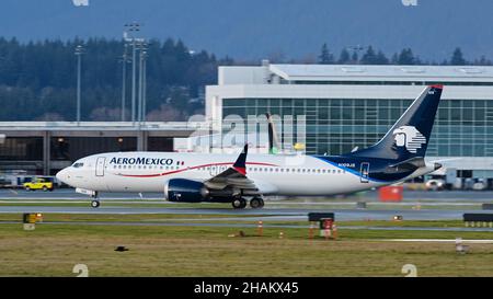 Richmond, British Columbia, Kanada. 11th Dez 2021. Ein Aeromexico Boeing 737 MAX 8 Jet (N109JS) hebt vom internationalen Flughafen Vancouver ab. (Bild: © Bayne Stanley/ZUMA Press Wire) Stockfoto