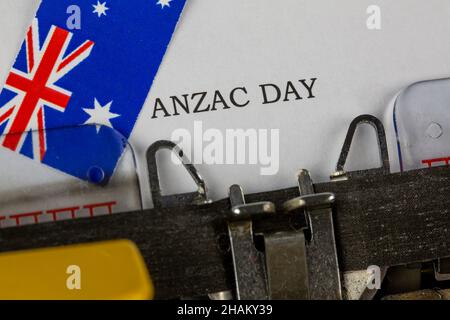 Alte Schreibmaschine mit Text Anzac Day Stockfoto