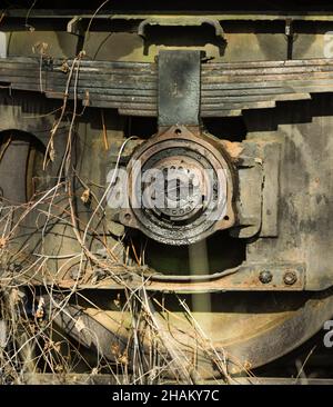Details mit alten und rostigen Zugrädern. Stockfoto