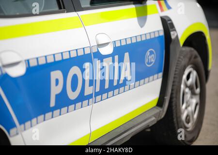 Highway 2 Bukarest - Constanta, Rumänien - 10. August 2021: Bild mit geringer Schärfentiefe (selektiver Fokus) mit einem rumänischen Polizeiauto. Stockfoto