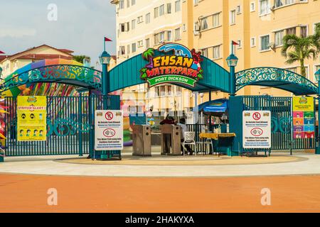 Port Dickson, Malaysia - 19. November 2021: Eingang zum Wasserpark Ehsan. Stockfoto