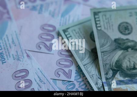 Türkische Lira und US-Dollar. Wirtschaftskrise in der Türkei Hintergrundbild. Abwertung der türkischen Lira oder TL oder VERSUCHEN. Stockfoto