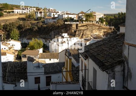 Typisches weißes Dorf im Süden Andalusiens, Spanien Stockfoto