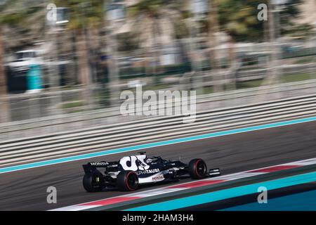 Abu Dhabi, Abu Dhabi. 14th Dez 2021. Liam Lawson (NZL) AlphaTauri AT02. 14.12.2021. Formula 1 Testing, Yas Marina Circuit, Abu Dhabi, Dienstag. Bildnachweis sollte lauten: XPB/Press Association Images. Quelle: XPB Images Ltd/Alamy Live News Stockfoto