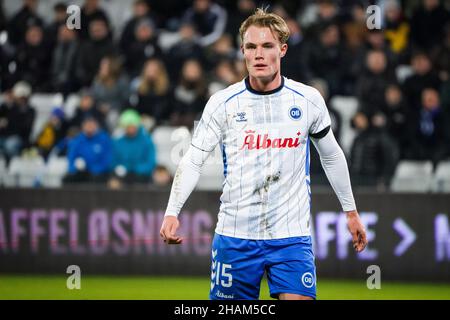 Odense, Dänemark. 12th, Dezember 2021. Max Fenger (15) von Odense Boldklub beim Sydbank Cup-Spiel zwischen Odense Boldklub und dem FC Randers im Nature Energy Park in Odense. (Foto: Gonzales Photo - Kent Rasmussen). Stockfoto