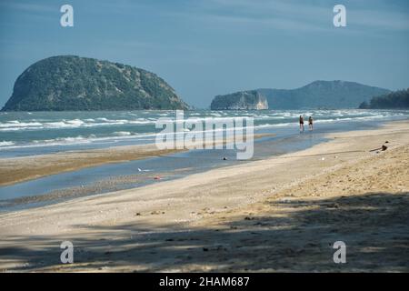 Sam ROI Yot Strand und Dolphin Bay südlich von Hua hin in der Prachuap Khiri Khan Provinz in Thailand Stockfoto