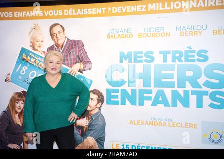 Paris, Frankreich, der 14th. dezember, Premiere des Films 'My Dearest Children' Schauspielerin Josianne Balasko, François Loock/ Alamy Credit: Loock François/Alamy Live News Stockfoto