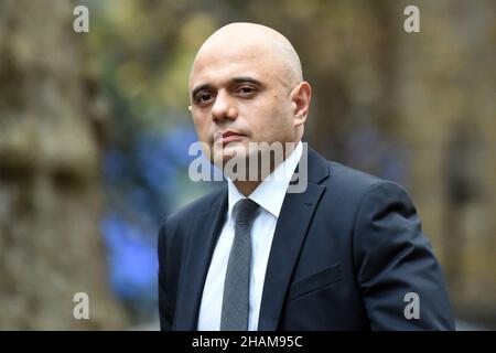 London, Großbritannien. 14th Dez 2021. Sajid Javid, Staatssekretär für Gesundheit und Soziales, kommt in Downing Street an Kredit: MARTIN DALTON/Alamy Live News Stockfoto