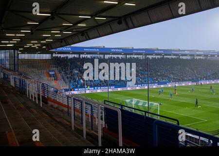 Feature, leere Standstände im Vonovia-Ruhrstadion, ohne Fans, Tribuene, Fußball 1st Bundesliga, 15th Spieltag, VfL Bochum (BO) - Borussia Dortmund (DO), am 11th. Dezember 2021 in Bochum/Deutschland. #die DFL-Vorschriften verbieten die Verwendung von Fotos als Bildsequenzen und/oder quasi-Video # Â Stockfoto