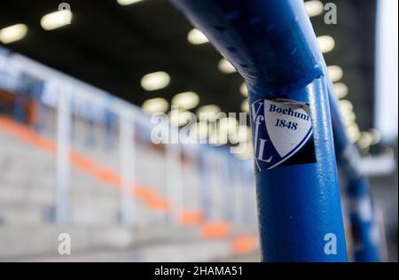 Feature, leere Standböcke im Vonovia-Ruhrstadion, ohne Fans, Tribuene, Fußball 1st Bundesliga, 15th Spieltag, VfL Bochum (BO) - Borussia Dortmund (DO), am 11th. Dezember 2021 in Bochum/Deutschland. #die DFL-Vorschriften verbieten die Verwendung von Fotos als Bildsequenzen und/oder quasi-Video # Â Stockfoto