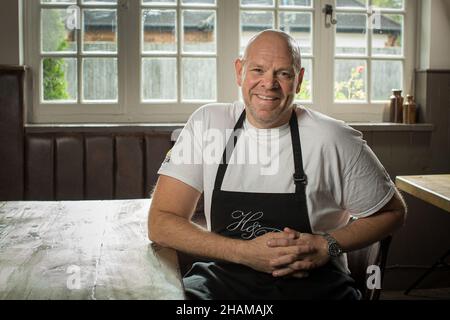 Tom Kerridge, The Hand & Flowers, Marlow, Buckinghamshire, Großbritannien.Starkoch Tom Kerridge in seinem Marlow Restaurant The Hand and Flowers. Stockfoto