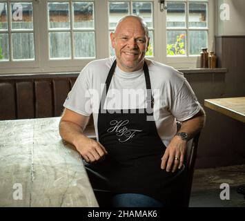 Tom Kerridge, The Hand & Flowers, Marlow, Buckinghamshire, Großbritannien.Starkoch Tom Kerridge in seinem Marlow Restaurant The Hand and Flowers. Stockfoto