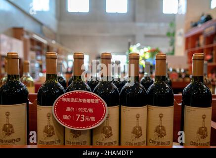 Weine von Changyu, verkauft und im Changyu Museum ausgestellt Stockfoto