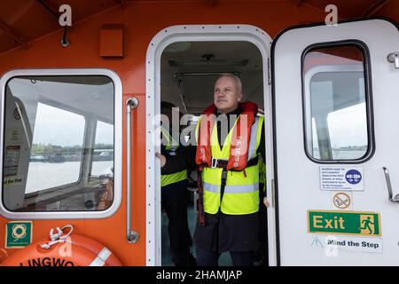 CEO anders Opedal von Norwegens größtem Energieversorger besucht das Gebiet im Hafen von Tyne und wird zum Stützpunkt des weltweit größten Offshore-Windparks, Großbritannien Stockfoto