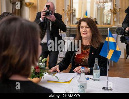 Annalena Baerbock, Bundesaußenministerin die Gruenen, reist nach Stockholm zum fünften Ministertreffen der Stockholmer Initiative zur nuklearen Abrüstung. Hier beim Treffen mit der schwedischen Außenministerin Ann Linde. Copyright: Thomas Imo / photothek.net Stockfoto