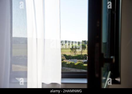 Blick aus dem Fenster eines Ibis Styles Hotels in Castelnaudary (Südfrankreich) Stockfoto