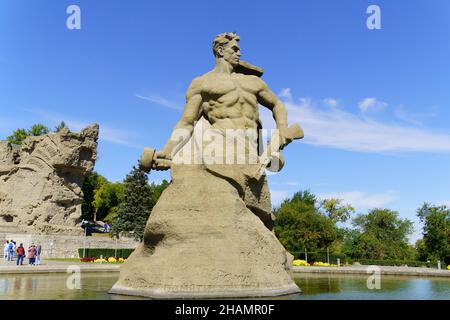 Wolgograd, Russland-16. September 2021: Mutterland-Denkmal in Mamaev Hill war Memorial. Eine der höchsten Statuen der Welt, die höchste Statue von Stockfoto