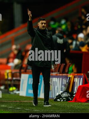 Charlton Athletic Caretaker Manager Johnnie Jackson setzt während des Sky Bet League One-Spiels im Londoner Valley auf die Touchline. Bilddatum: Samstag, 11. Dezember 2021. Stockfoto