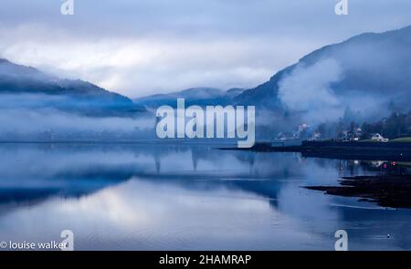 Loch Long im Nebel Stockfoto