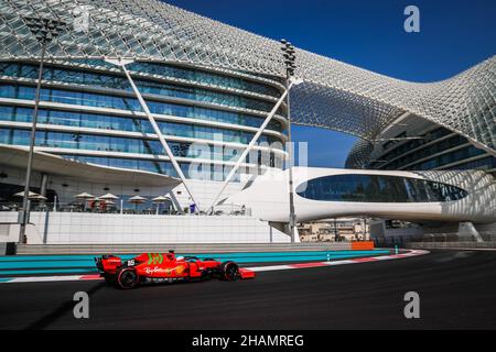 16 LECLERC Charles (mco), Scuderia Ferrari, Aktion während der Nachsaison 2021 Tests vom 14. Bis 15. Dezember 2021 auf dem Yas Marina Circuit, auf der Insel Yas, Abu Dhabi - Foto: Antonin Vincent/DPPI/LiveMedia Stockfoto