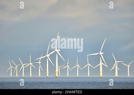 Der Offshore-Windpark Gwynt y Môr (Seewind) mit 576 Megawatt (MW) liegt vor der Küste von Wales und ist der fünftgrößte in Betrieb befindlichen Offshore-Windpark Stockfoto