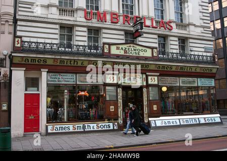 Weltberühmter Shop James Smith und Sons Regenschirme London England Großbritannien Stockfoto