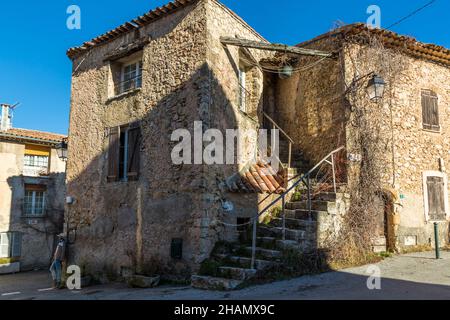 Tourtour, Frankreich. Tourtour wurde von der Vereinigung Les Plus Beaux Villages de France in die Liste der schönsten Dörfer Frankreichs aufgenommen Stockfoto