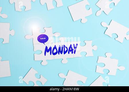 Konzeptionelle Bildunterschrift Montag. Geschäftsübersicht der Tag der Woche nach Sonntag und vor Dienstag Tag des Mondes Aufbau eines unfertigen weißen Jigsaw Stockfoto