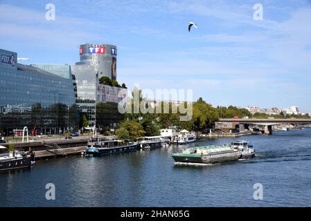 Boulogne-Billancourt (Region Paris): Überblick über die seine mit dem Hauptsitz von FDJ (Betreiber der nationalen Lotteriespiele Frankreichs) und TF1 (Fre Stockfoto