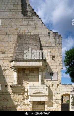 Chinon, Schloß, großer Saal, Giebelwand mit Kamin Stockfoto