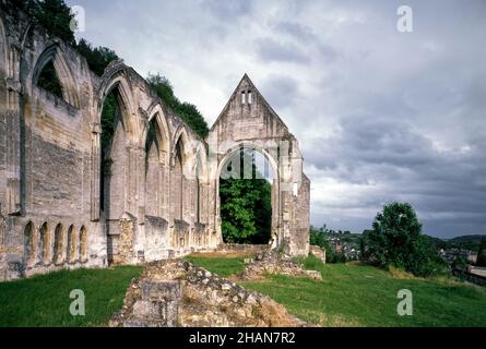 Beaumont-le-Roger, Ruine der Prioratskirche Stockfoto