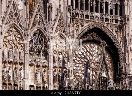 Rouen, Kathedrale, Cathédrale primatiale Notre-Dame de l’Assomption de Rouen, Detail der Westfassade Stockfoto