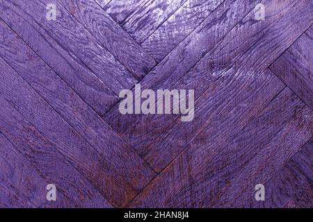 Alte Holzparkett Textur in violetter Farbe. Holz lila Textur Hintergrund. Pantone von 2022 Stockfoto