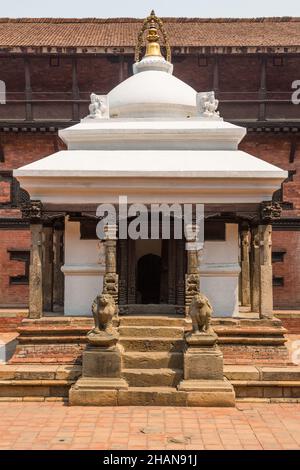 Der Vidya-Tempel im Mani Keshar oder Narayan Chowk im königlichen Palast auf dem Durbar-Platz, Patan, Nepal. Stockfoto