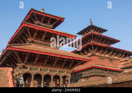 Die Hindu-Tempel Harishankar und Degutale im Pagodenstil auf dem Durbar Square, Patan, Nepal. Stockfoto