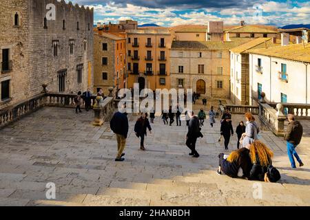 Panoramablick auf die Treppe der Plaza de Catetral von oben. Girona, Katalonien, Spanien Stockfoto