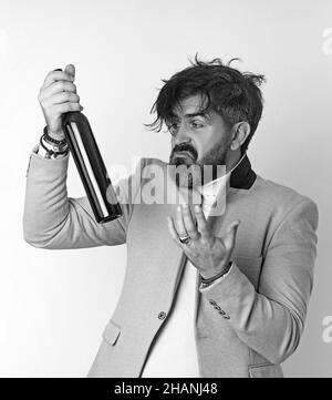 Alkoholismus, Alkoholabhängigkeit und Menschen Konzept - männliche alkoholische Getränke. Stockfoto