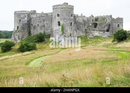 Carew, Castle,Carew Castle, (Walisisch: Castell Caeriw) ist, a, Castle, in, die, Zivilpfarrei, of, Carew in, Pembrokeshire, Wales. Die berühmte Familie Carew, die ihren Namen von diesem Ort hat, besitzt das Schloss noch immer und vermietet es an den Pembrokeshire Coast National Park, für die Verwaltung.Pembrokeshire, West, Wales, Welsh, GB, Großbritannien, Großbritannien, Großbritannien, Großbritannien, Großbritannien, Großbritannien, Großbritannien, Stockfoto