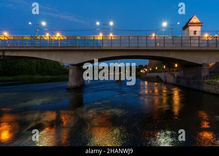 Brücke über den Fluss Narva an der Grenze zwischen Estland und Russland. Stockfoto