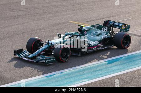 Yas Marina Circuit, Yas Island, 14. Dezember 2021 Lance Stroll (CAN), Aston Martin AMR21 während der FORMEL 1 18-ZOLL-REIFEN PIRELLI NACHSAISON TESTS, Vereinigte Arabische Emirate am 14. Dezember 2021 Phil Duncan Stockfoto