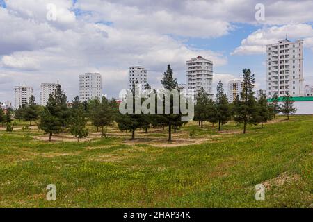 Marmorverkleidete Gebäude des modernen Aschgabat, Turkmenistan Stockfoto